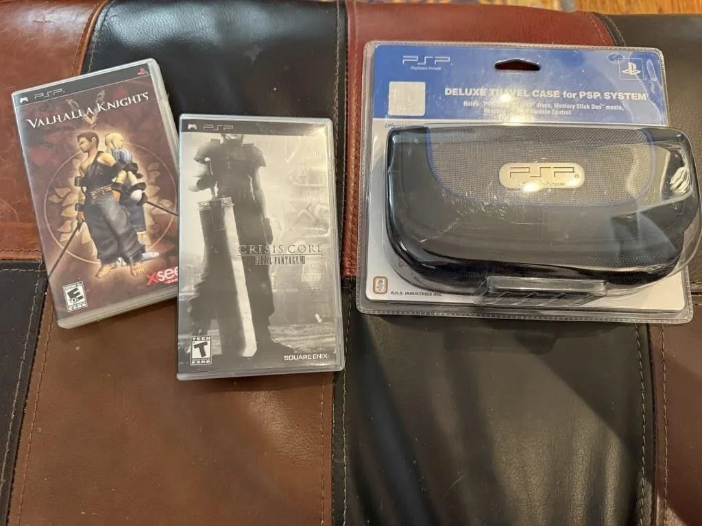 Play Station (PSP) NEW travel vase, games (2)