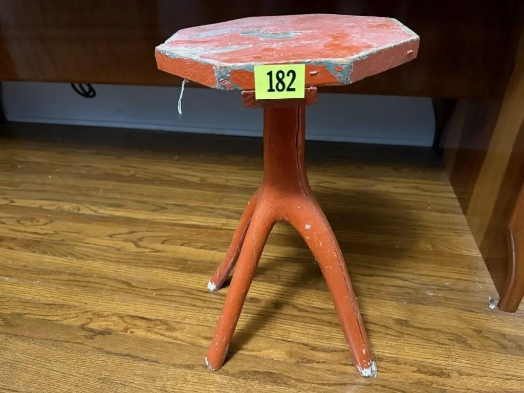 Primitive red stool