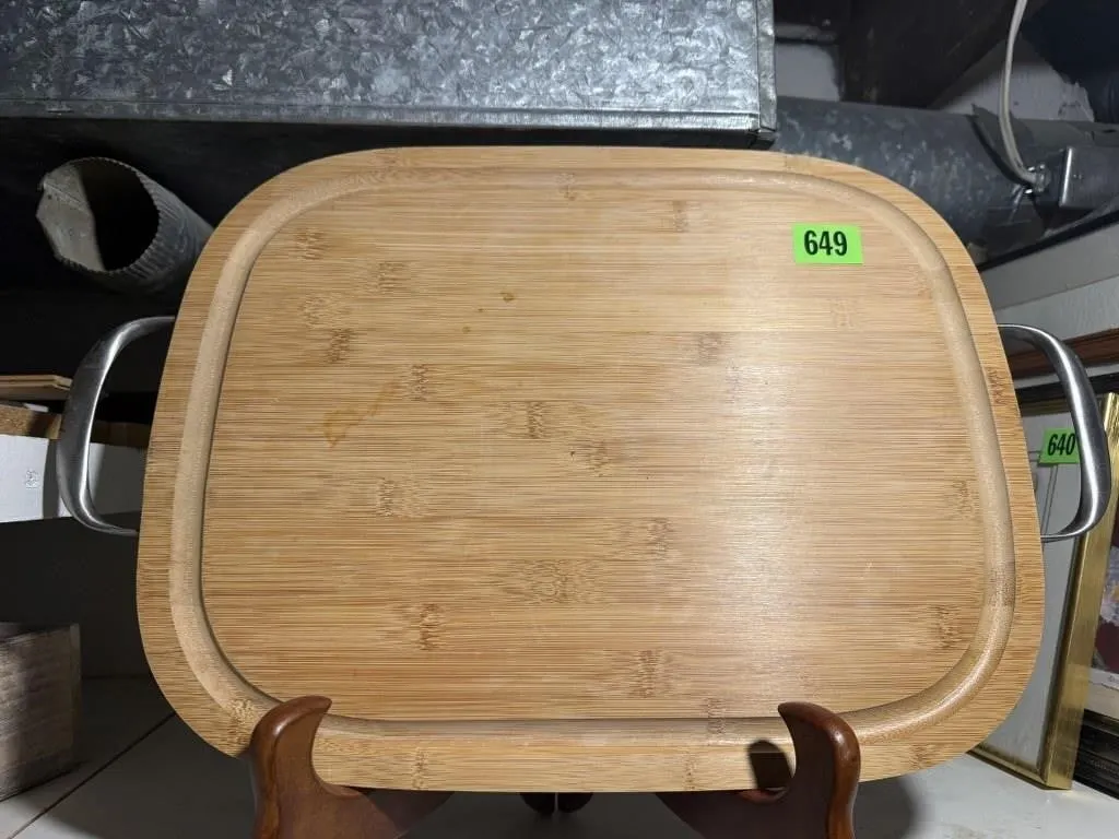 Handled cutting board