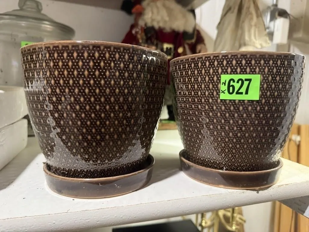 Matching flower pots (2)
