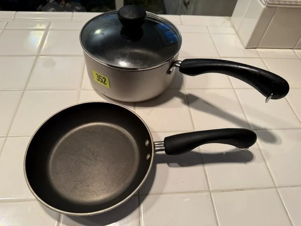 Farberware cooking pans (2)