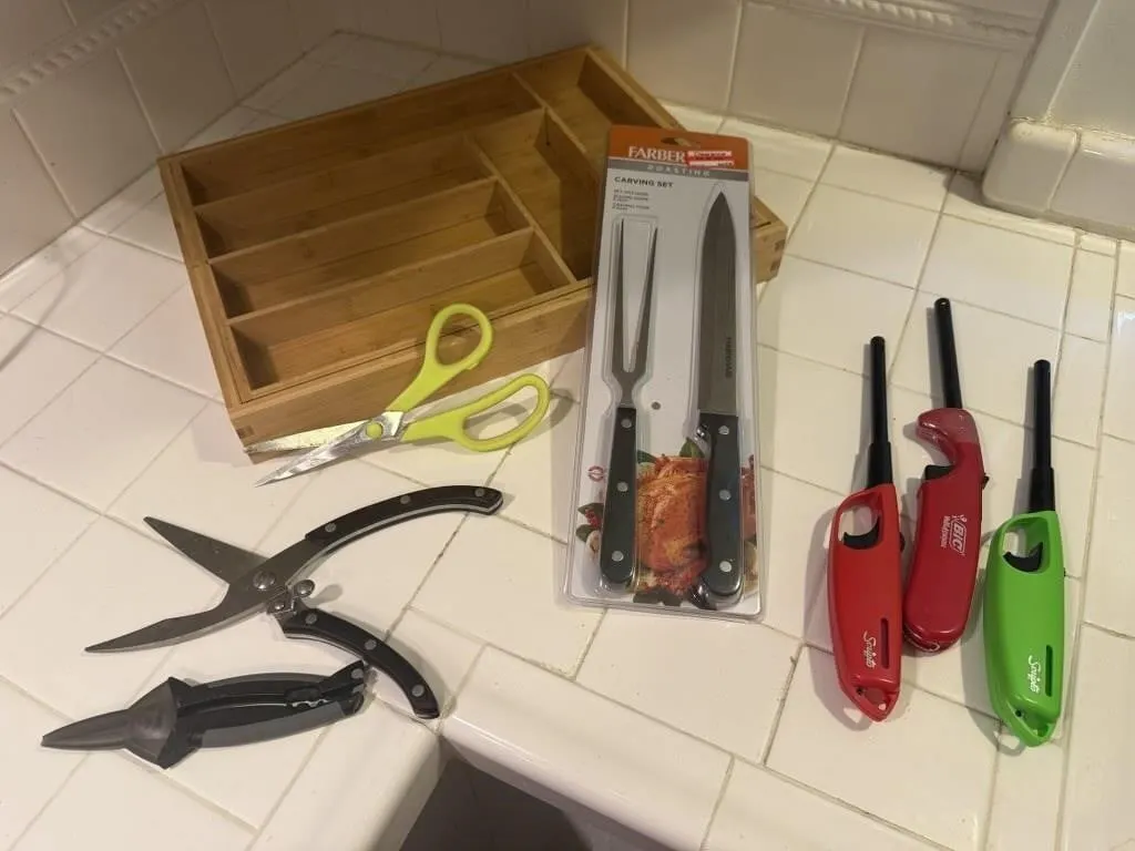 NEW carving set, wood utensil tray, scissors,