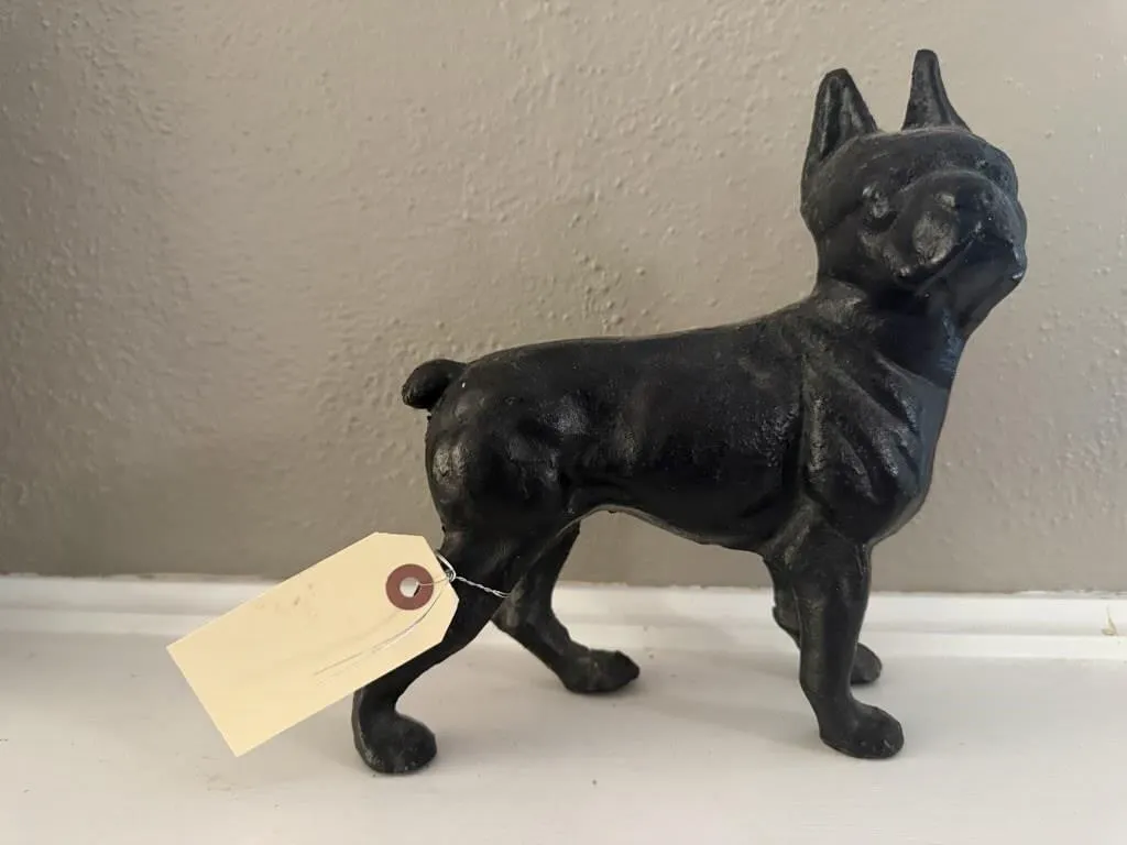 Cast iron dog