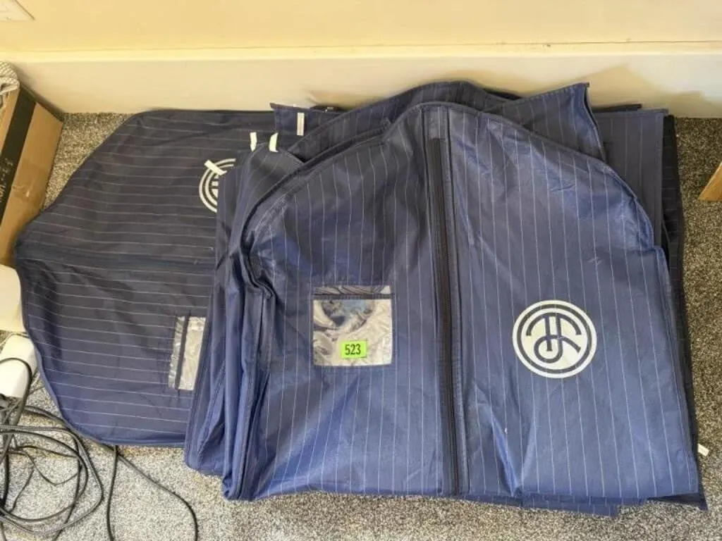 Garment bags (10)