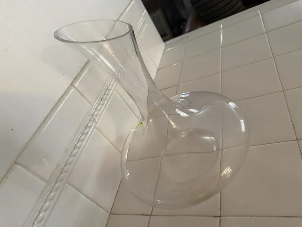 Glass decanter
