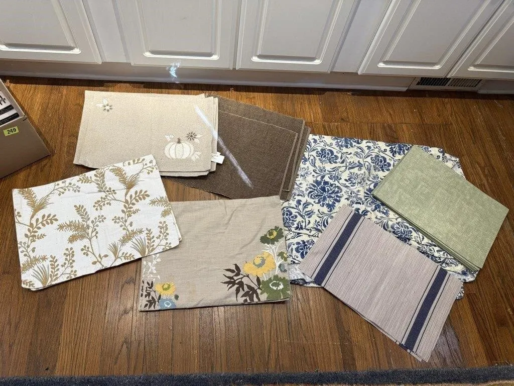Table linens, table cloth, placemats