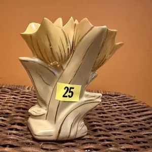 Tulip pottery vase