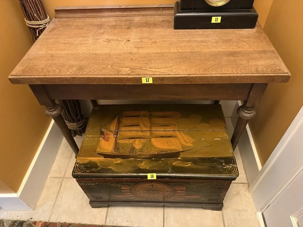 Writing table