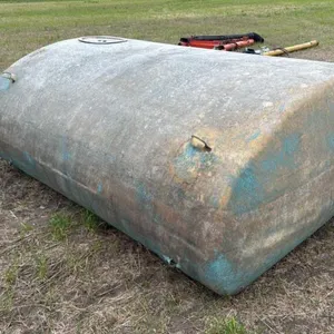 Foremost 1000-gal fibreglass tank