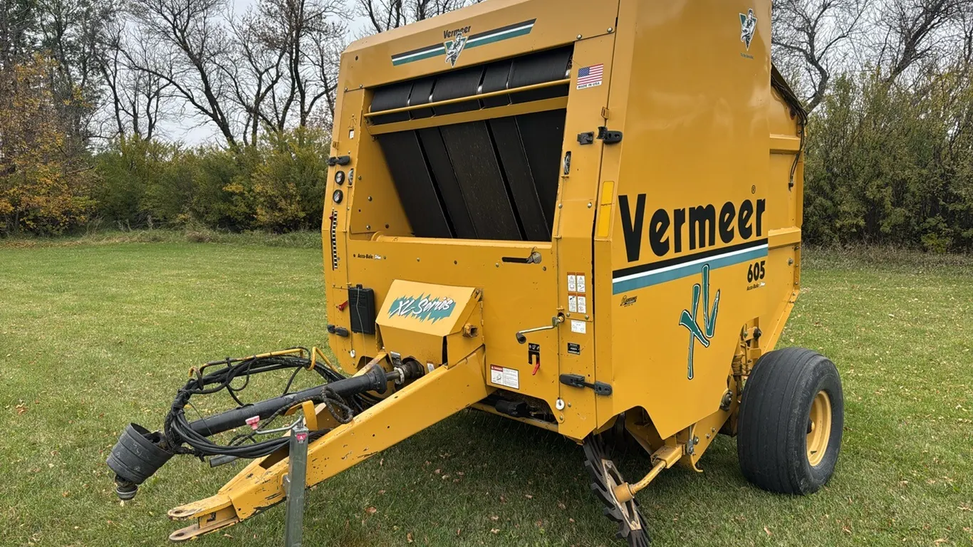 Vermeer 605 XL Accu-Bale Plus round baler