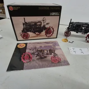 Ertl Precision Series McCormick-Deering Farmall Regular 1/16 Scale Die-Cast Tractor