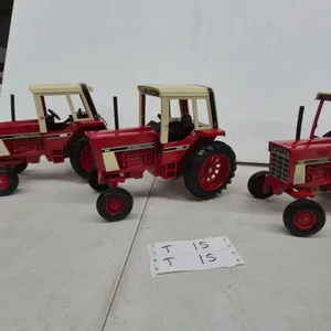 Ercoin International Harvester 86 Series Die-Cast Tractors, 1086 and 986 and 886 Models, Set of 3.