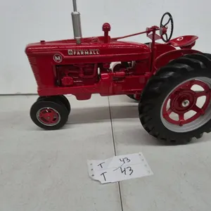 McCormick-Deering Farmall Model M Narrow-Front Die-Cast Scale Model Tractor
