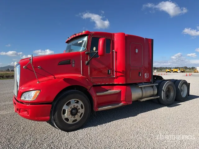 2017 Kenworth T660 6x4 Tractocamion con Dormitorio / T/A Sleeper Truck Tractor