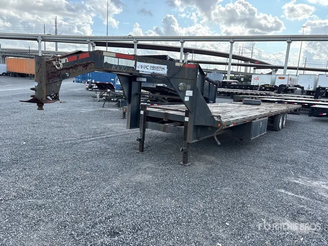 2009 Novae 35 ft T/A Gooseneck Flatbed Trailer