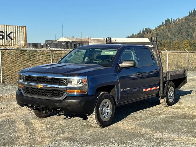 2017 Chevrolet Silverado 1500 4x2 Crew Cab Flatbed Truck
