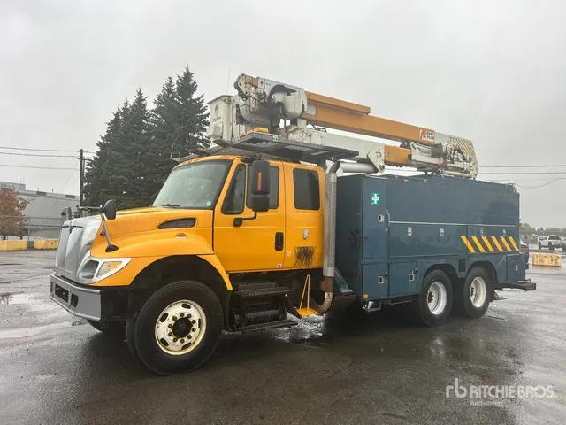 2005 Posi-Plus 400-46-P 46 ft on 2006 International 7400 6x4 Extended Cab Bucket Truck