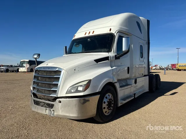 2019 Freightliner Cascadia 126 6x4 T/A Sleeper Truck Tractor