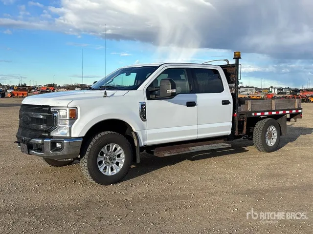 2020 Ford F-350 XLT XLT 4x4 Crew Cab Flatbed Truck
