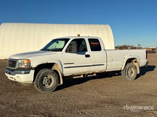 2006 GMC Sierra 2500HD SLE 4x4 Extended Cab Pickup