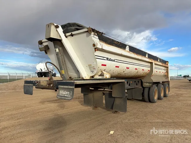 2013 Midland SL3000 36 ft Tri/A End Dump Trailer