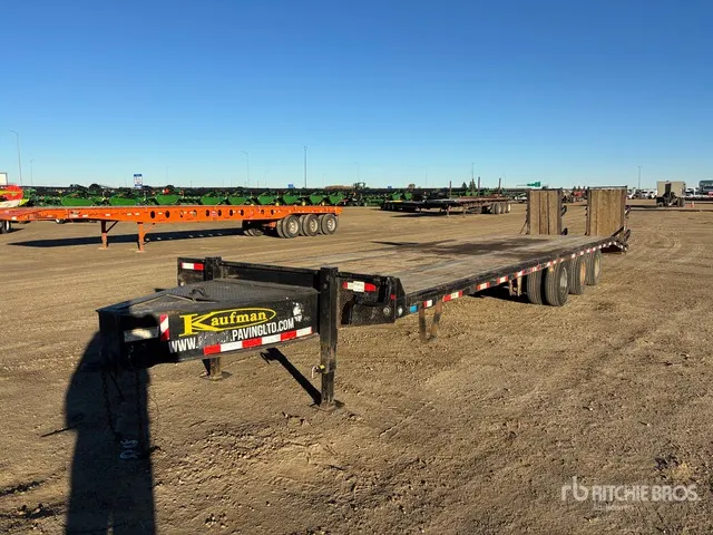 2011 Kaufman 35 ft Tri/A Equipment Trailer