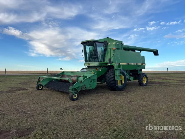 1993 John Deere 9600 Combine Harvester