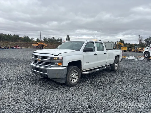 2018 Chevrolet Silverado 2500 HD HD 4x4 Crew Cab Pickup