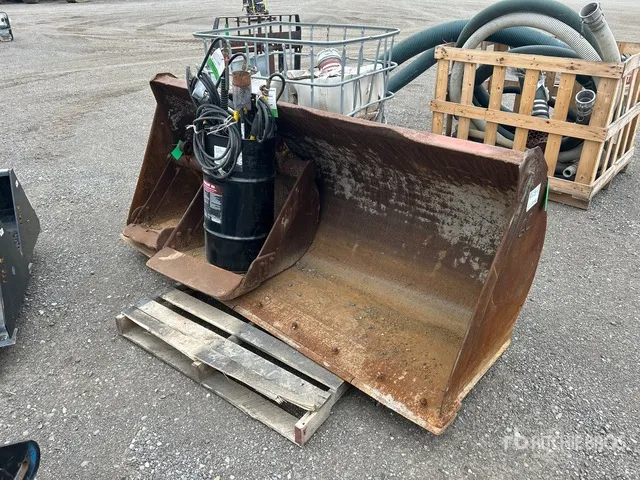 84 in Wheel Loader Bucket