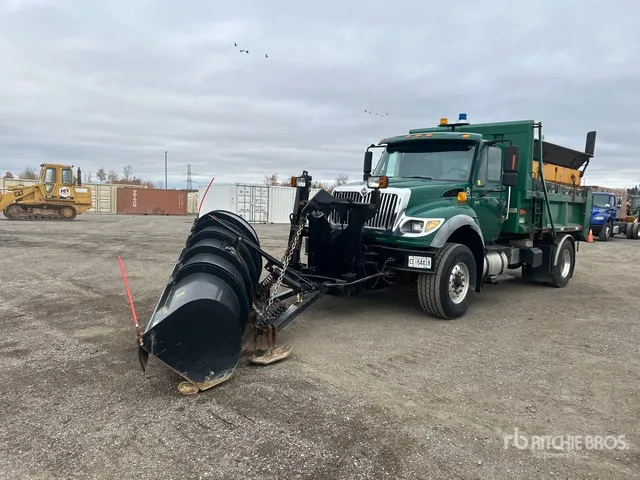 2006 International 7600 4x2 Snow Plow Truck