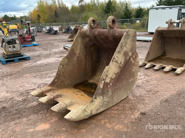 45 in Digging Excavator Bucket