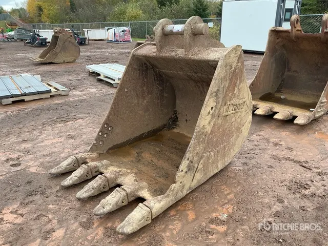 47 in Digging Excavator Bucket