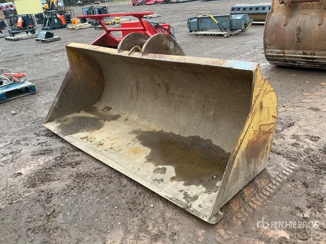91 in Q/C Cleanup Excavator Bucket