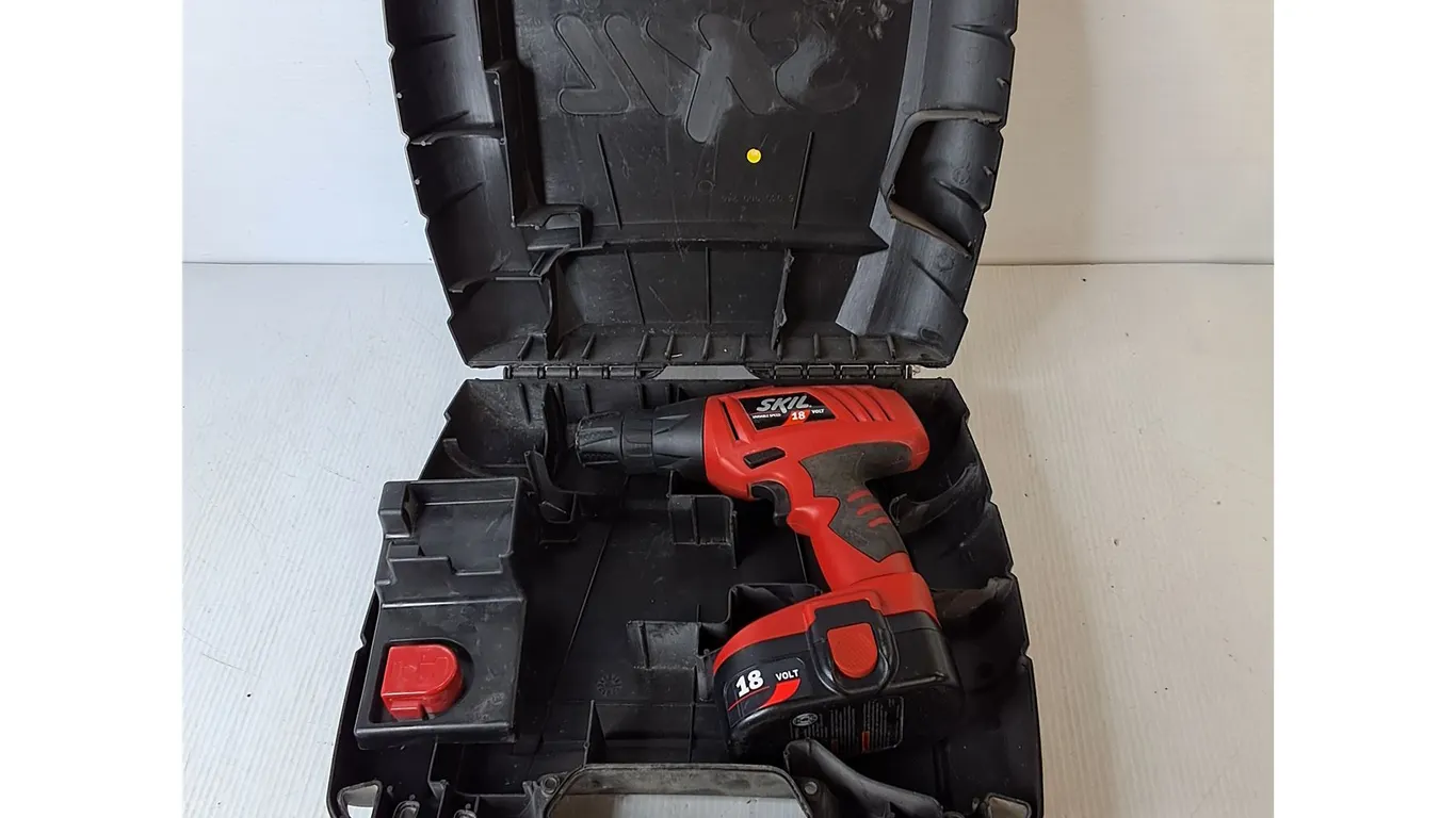 18V Skil Drill, Battery & Case- As Is