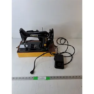 Vintage Singer Sewing Machine- Powers On, Can't Ship