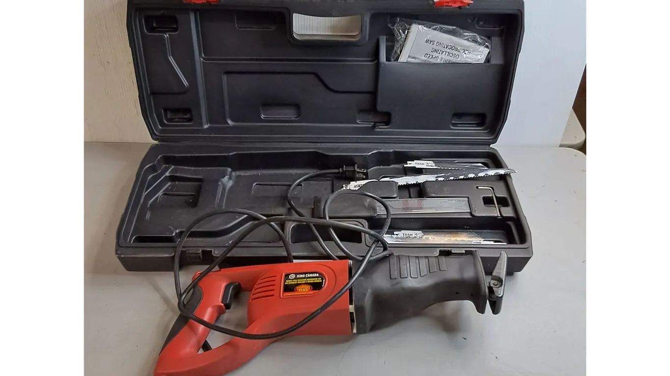 King Canada Variable Speed Oscillating Reciprocating Saw- Powers On, Blades & Case, Pickup Pref'd