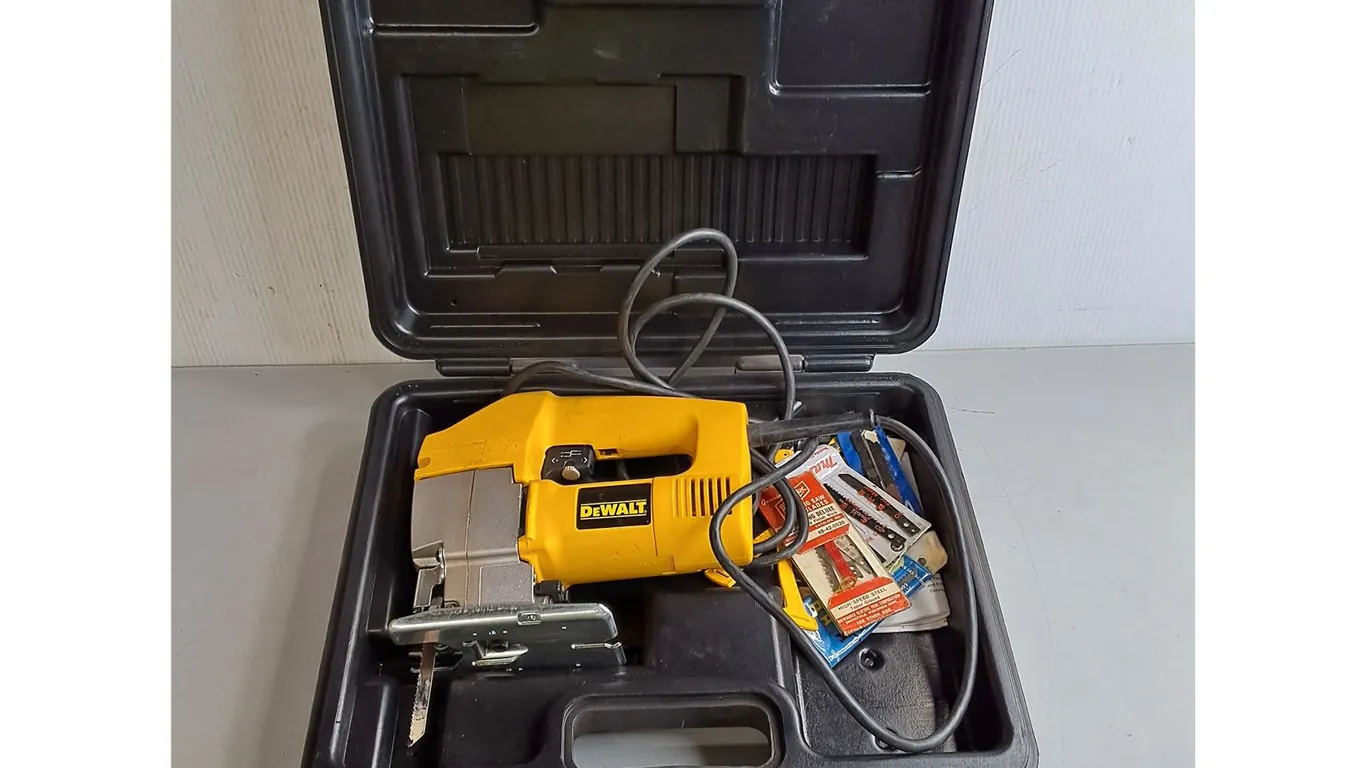 Dewalt Jigsaw- Powers On, Blades & Case