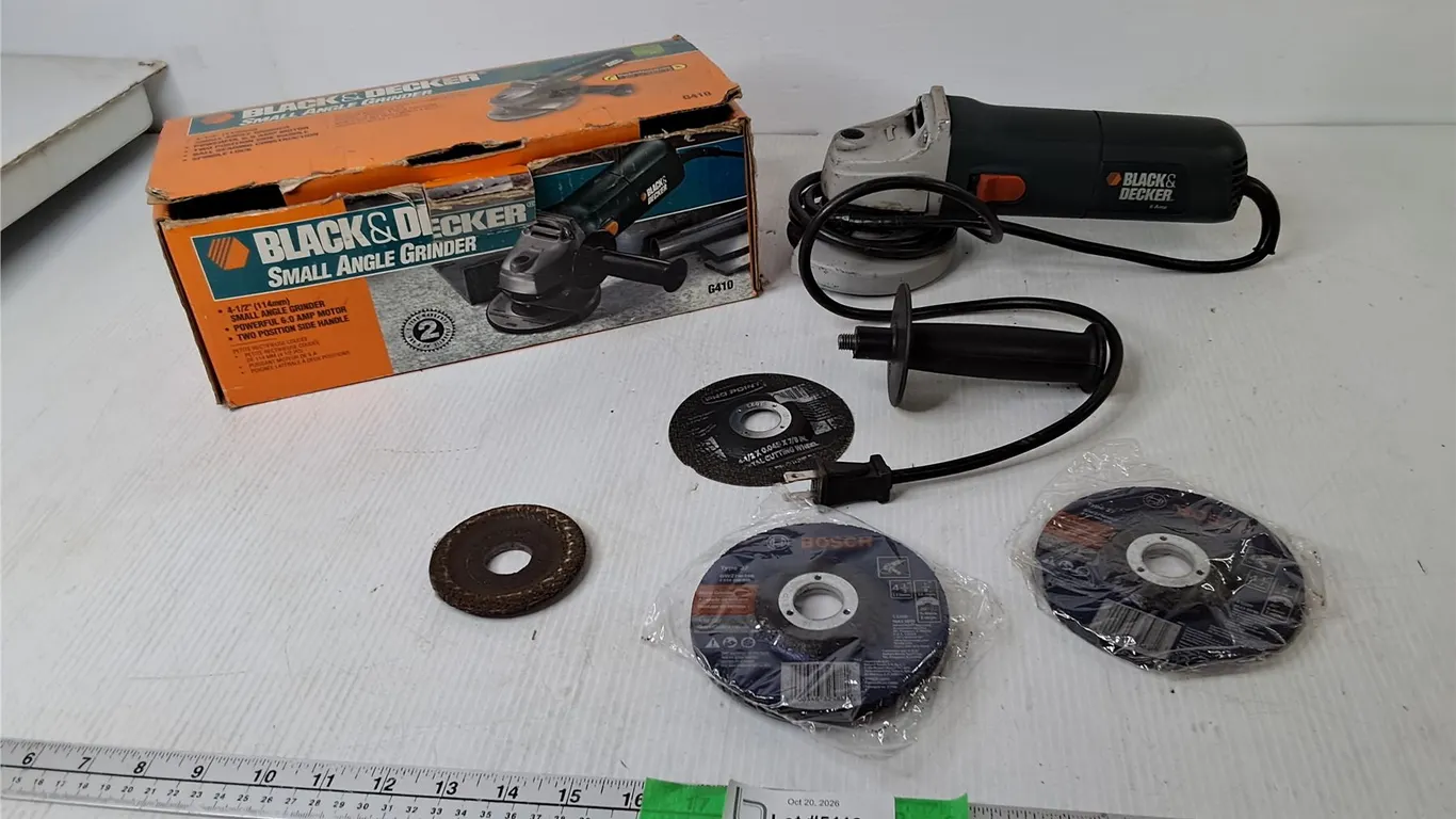 Black & Decker 4 1/2" Small Angle Grinder- Powers On