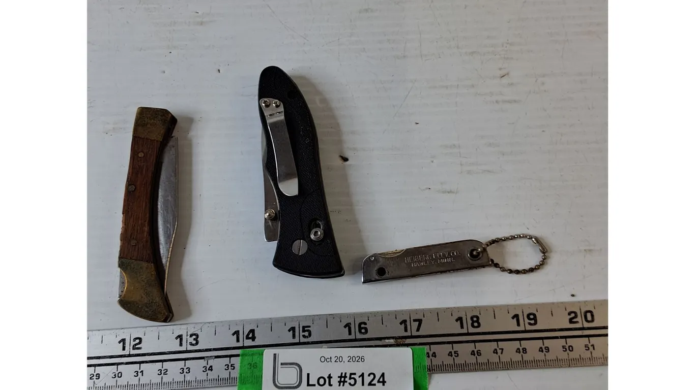 (3) Folding Pocket Knives