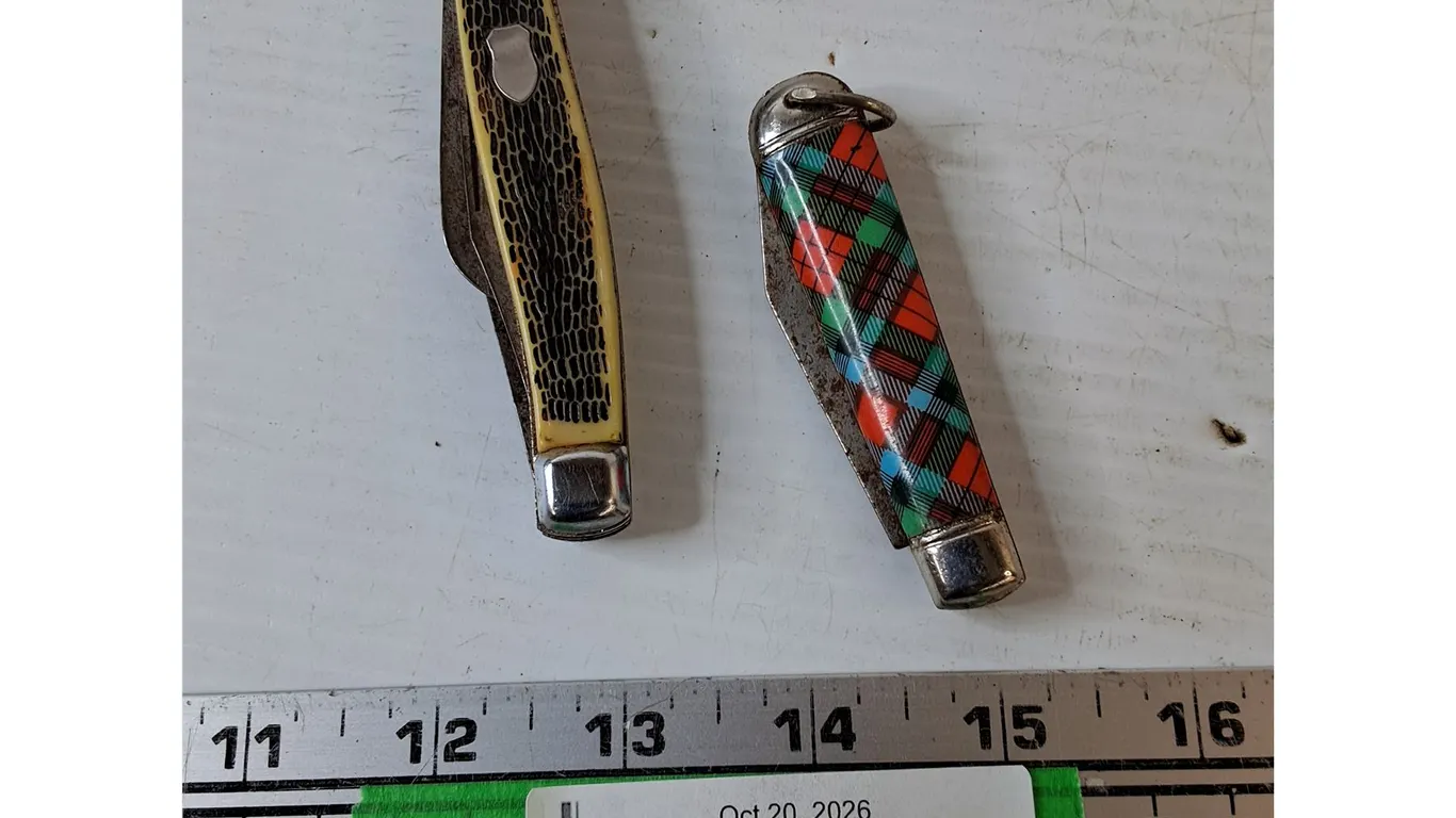 (2) Folding Pocket Knives