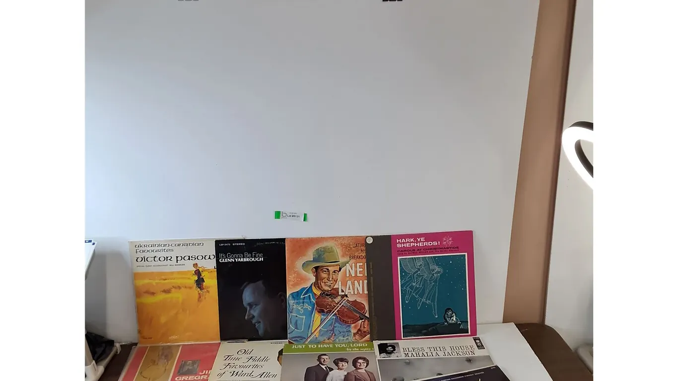 (17) Vinyl Records, Glenn Yarbrough, Ned Landry, Mahalia Jackson, Graham Townsend, Morris Albert