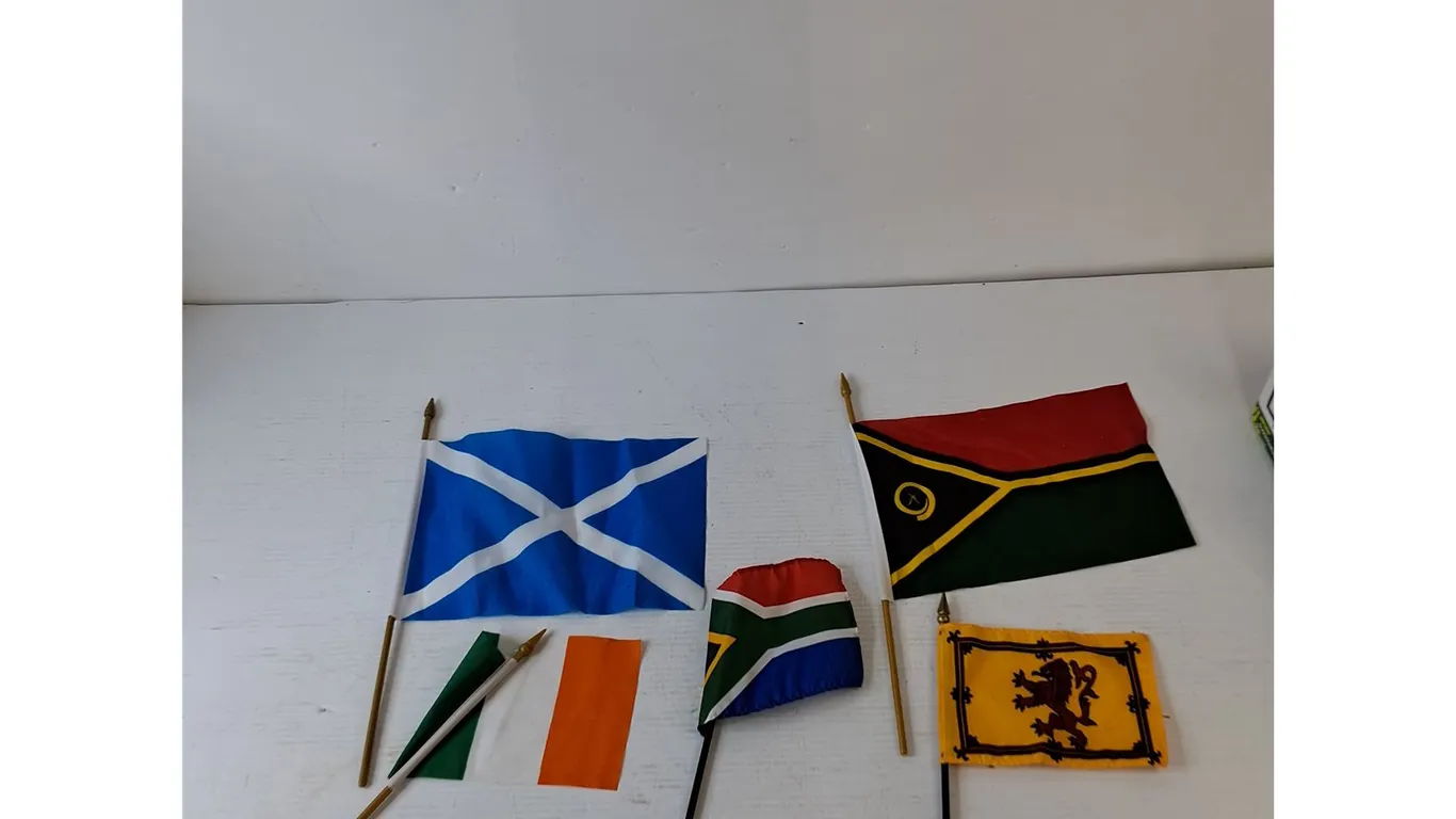 (5) Handheld Flag, Royal Scottish Standard, Ireland, South Africa, Vanatu, Scotland