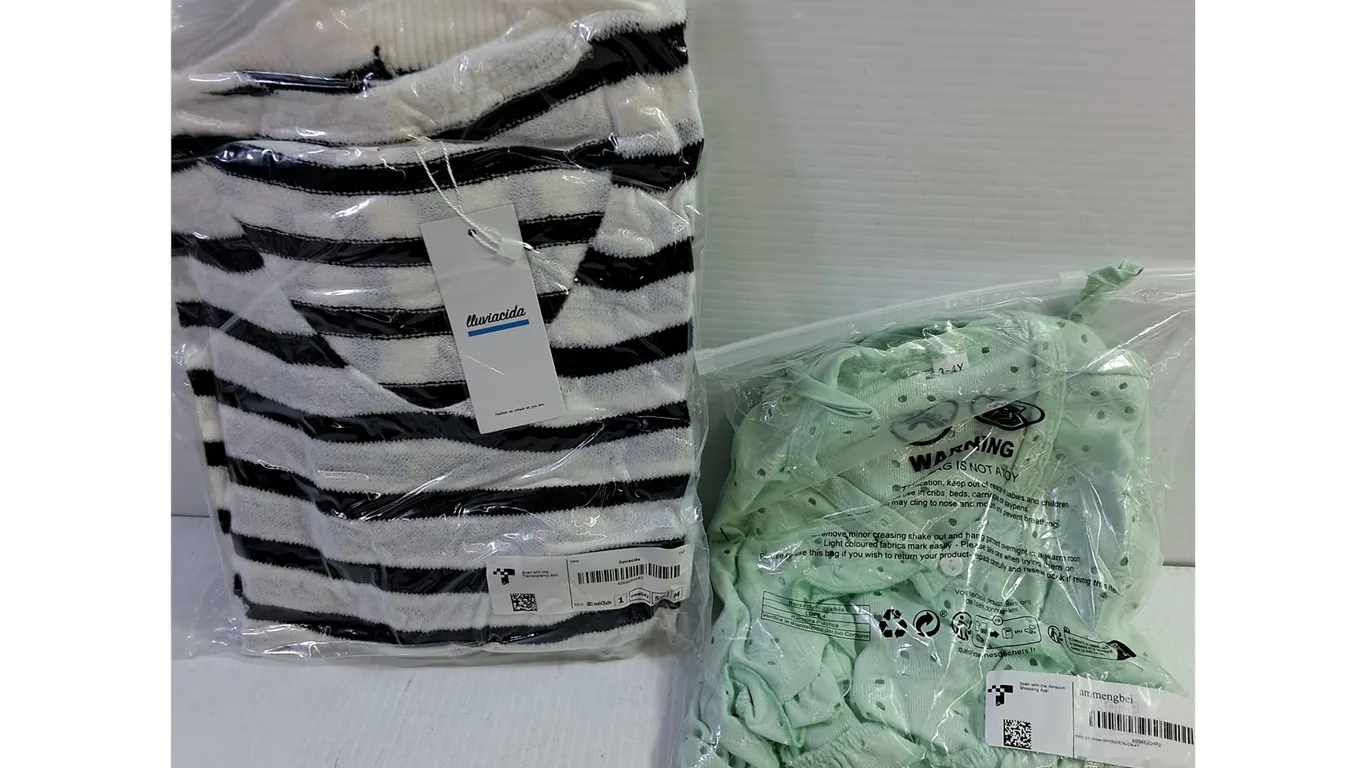 Womens Sweater (Sz. M), Girl Dress (3-4 Years Old) - Sweater Sealed