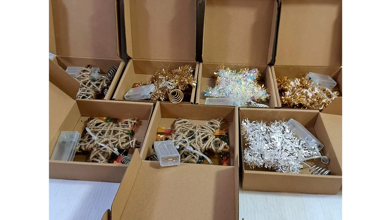 Assorted Battery Powered Christmas Tree Toppers - 6"