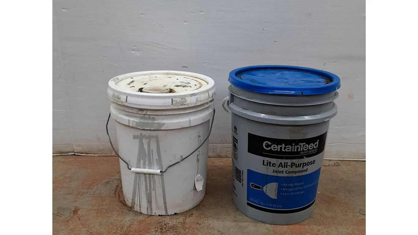 *(18 Liters) Lite All-Purpose Joint Compound - Unknown Liquid (Unknown Quantity) - As Is,Pickup Only