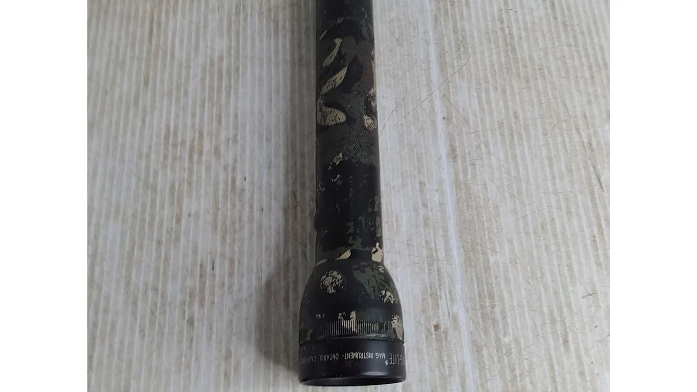 Camo Mag-Lite Flashlight - Working