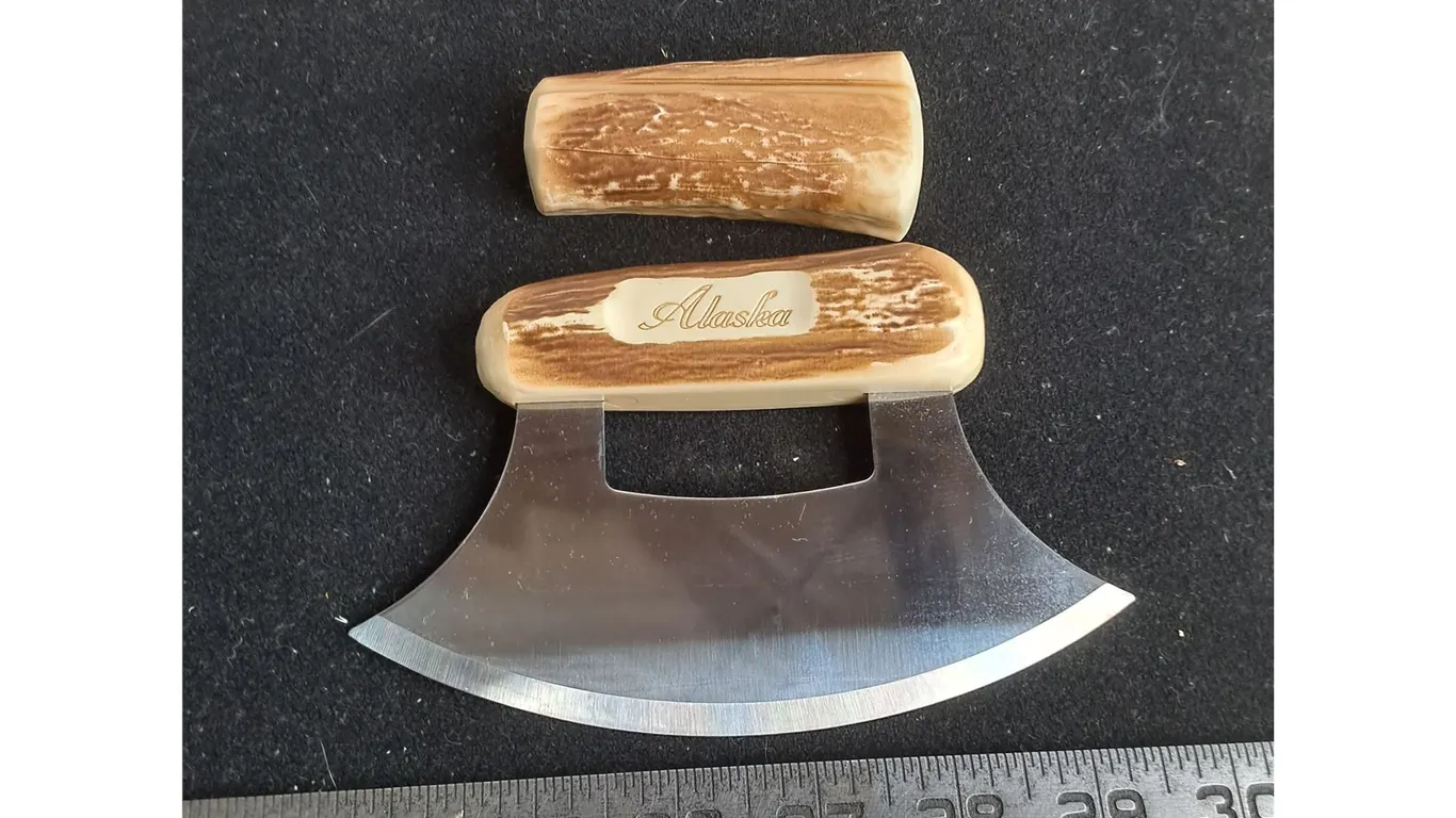 Alaskan Ulu Knife w/Stand - 6" Blade