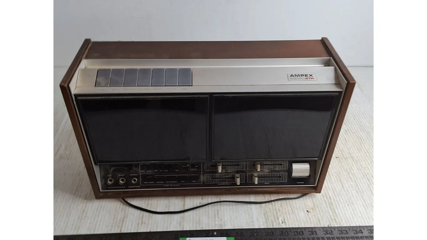 Vintage Ampex Micro 87R Stereo - Powers On