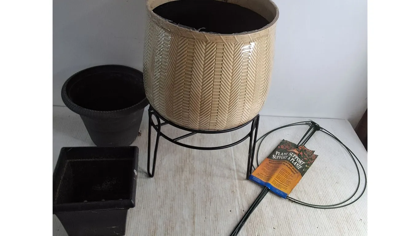 (3) Plant Pots, Pot Stand, Plant Supports