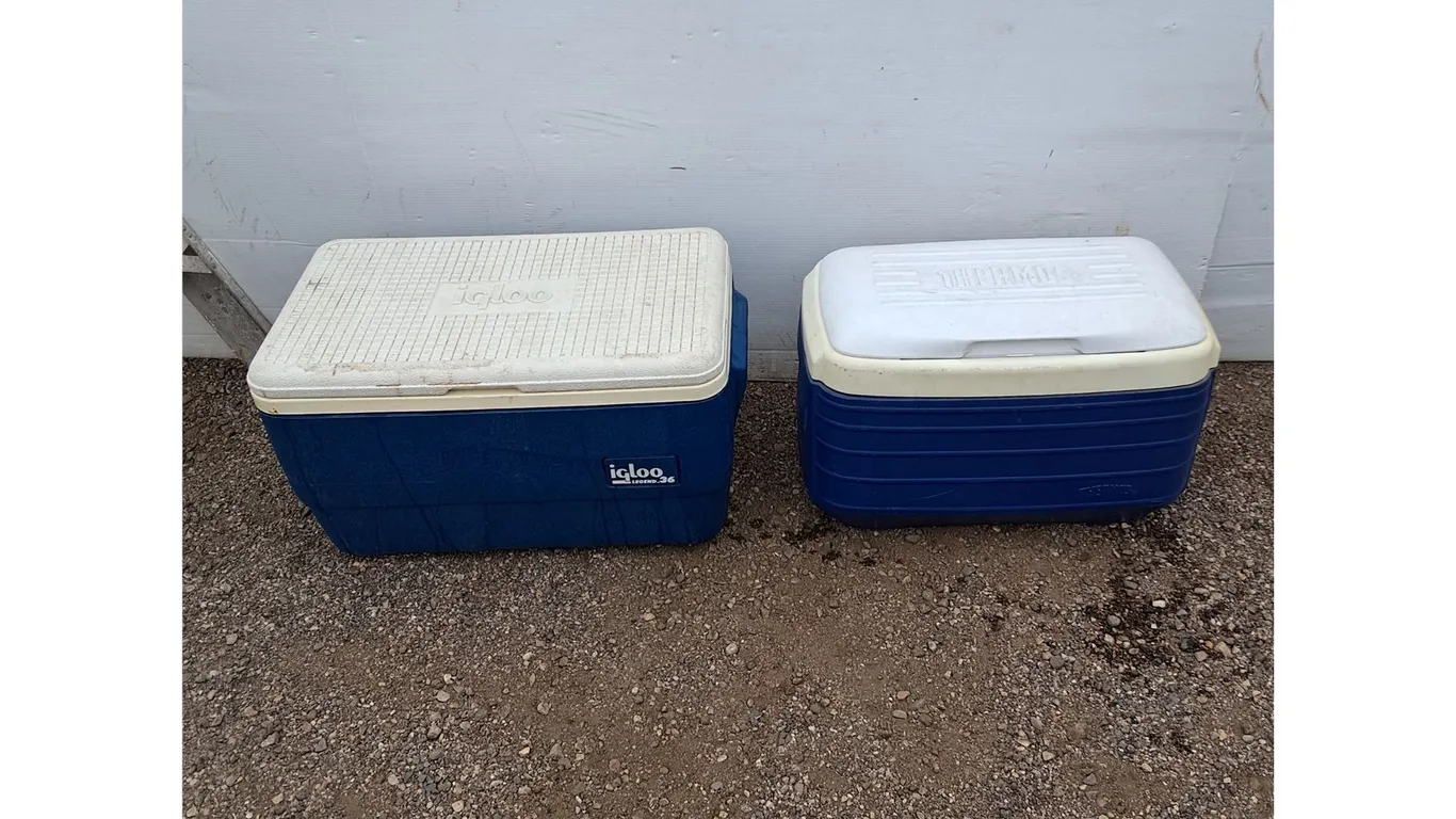 **Igloo Cooler & Thermos Cooler, Pickup Only